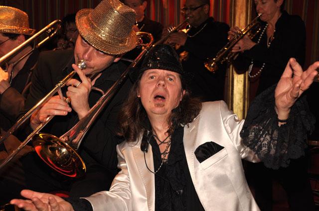 min 2011 03 08 mardi brass band 193